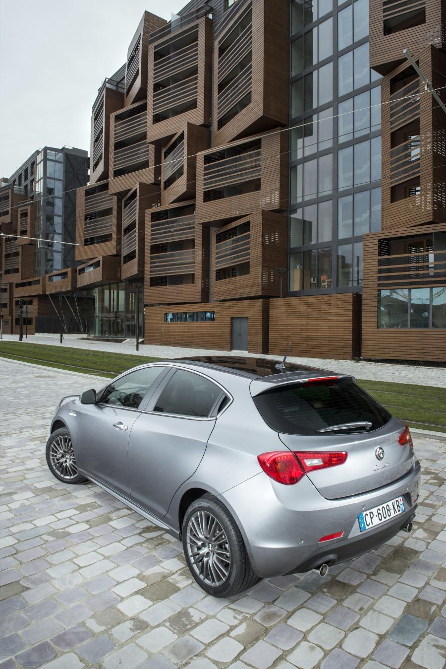  Alfa Romeo Giulietta Collezione (940) 2012 года  (фото 12 из 15)